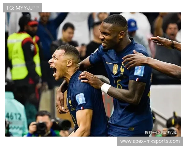 帕雷德斯传球视野惊艳全场，精准调度点燃球队进攻火力